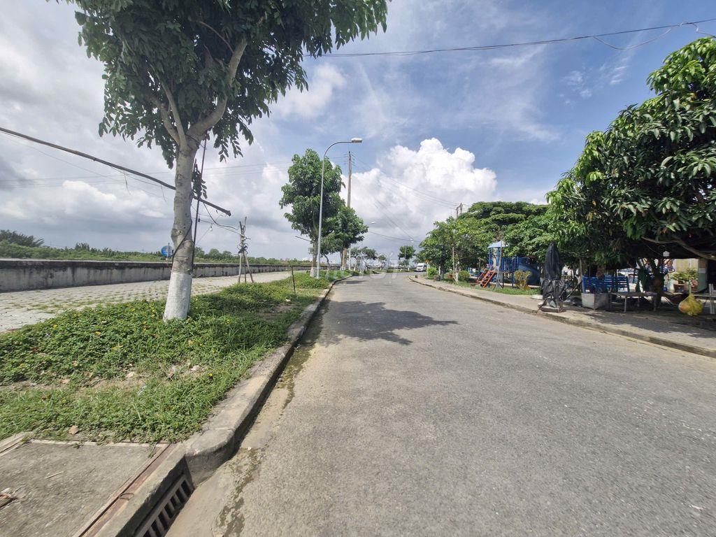 Bán đất góc 2 mặt tiền bờ kè Bình Mỹ đường Trần Quang Đạo ,dt 274m