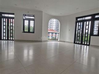 Biệt thự siêu rộng tại khu Sài Gòn Coop, dt 215m, 4 tầng. HH2%