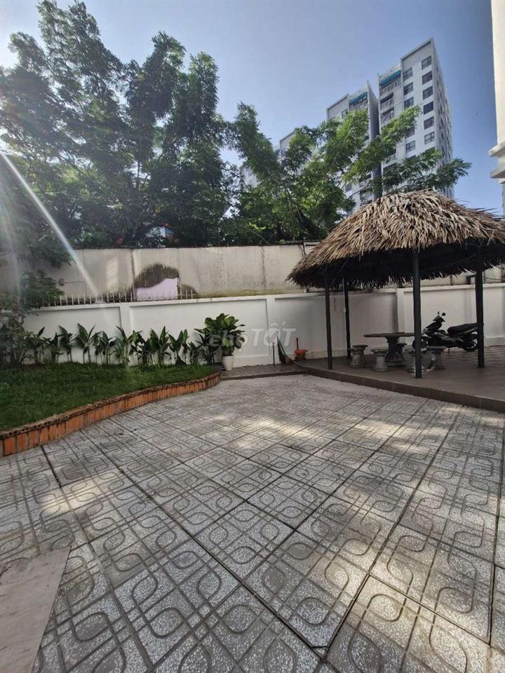 Biệt thự siêu rộng tại khu Sài Gòn Coop, dt 215m, 4 tầng. HH2%