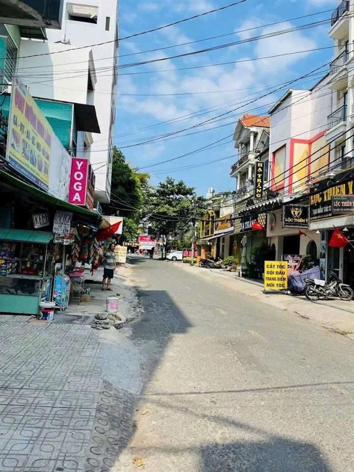 Bán nhà 3 tầng mặt tiền đường số 4, phường 7, gv  dt 7x17, 3 tầng