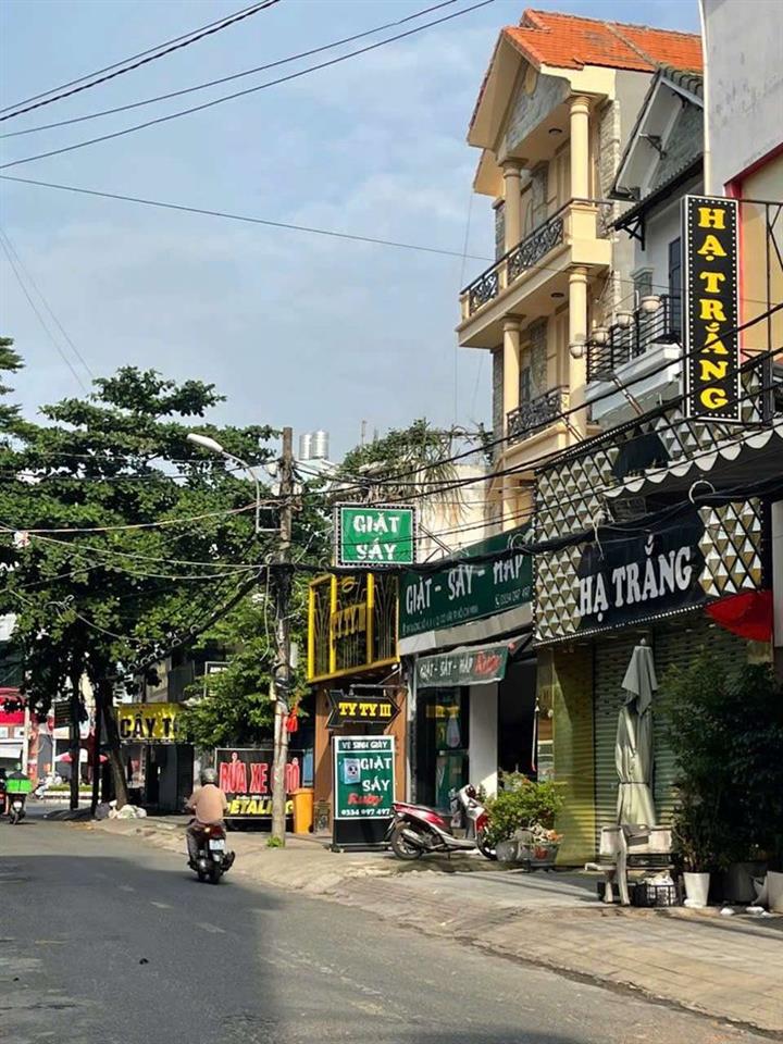 Bán nhà 3 tầng mặt tiền đường số 4, phường 7, gv  dt 7x17, 3 tầng