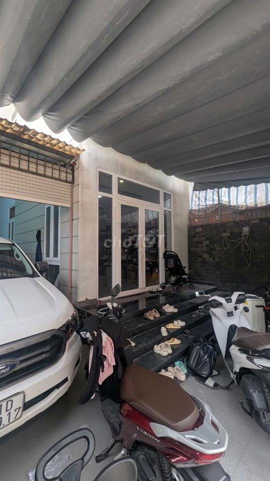 Bán biệt thự Dương Quảng Hàm, P5, sát bên bờ Kênh Tham Lương, dt 7x20m
