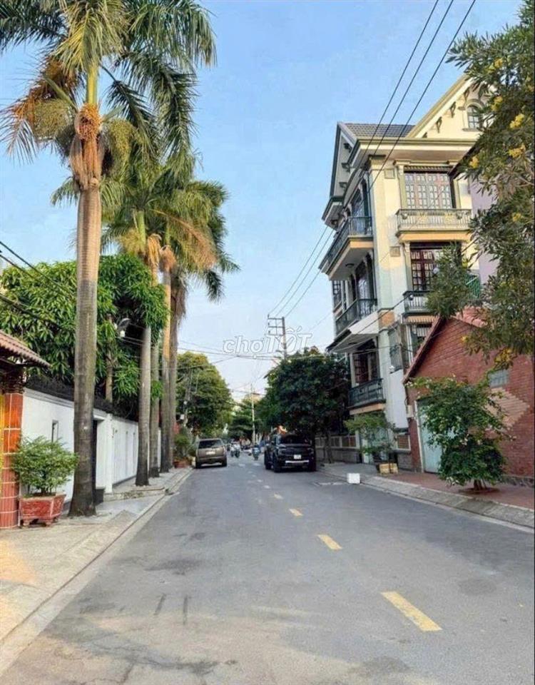 Bán biệt thự Dương Quảng Hàm, P5, sát bên bờ Kênh Tham Lương, dt 7x20m