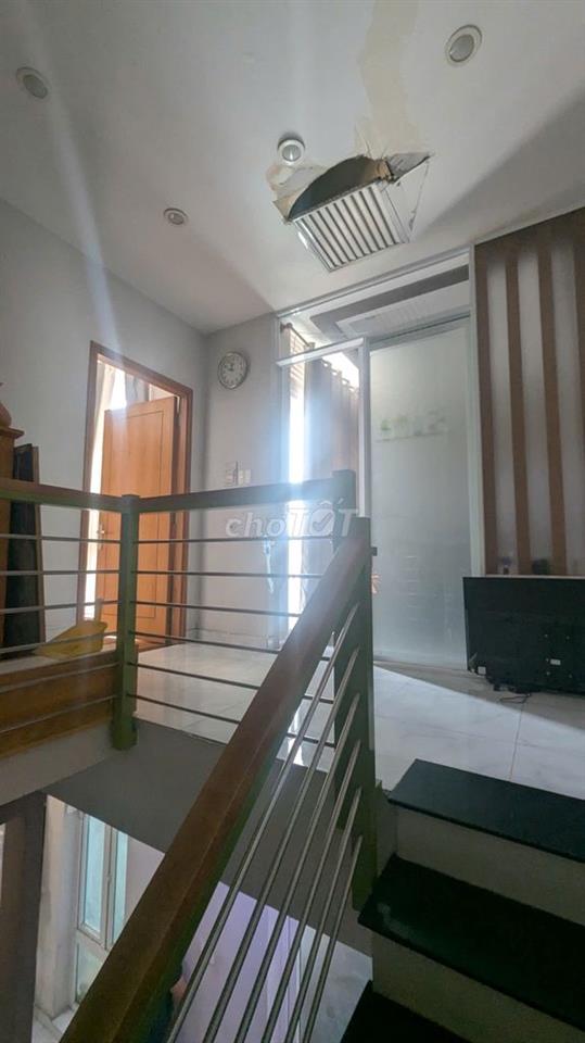 Bán biệt thự Dương Quảng Hàm, P5, sát bên bờ Kênh Tham Lương, dt 7x20m