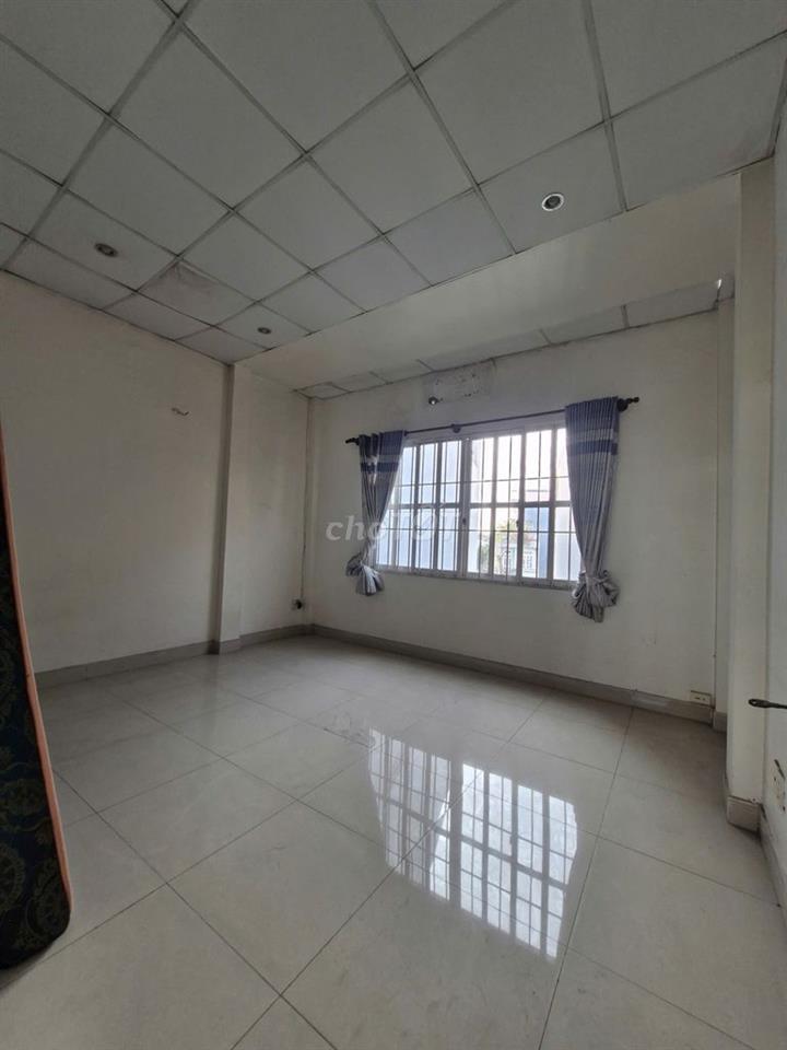 Nhà hẻm xe hơi thông ĐƯỜNG SỐ 28 - P.6 , dt 4.6m x 17,5m, lửng + 3 tấm