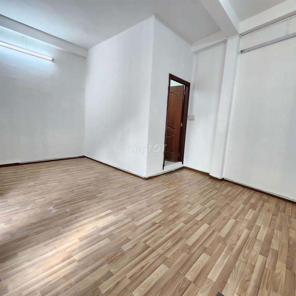 Cho thuê nhà mới 100% Âu Cơ, 6m x 15m, 3 tầng, chỉ 11tr/tháng
