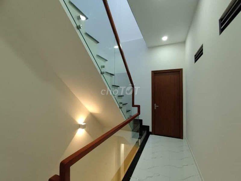 Cho thuê nhà mới Phạm Văn Chí, 4 tầng 3pn5wc, chỉ 13.5tr
