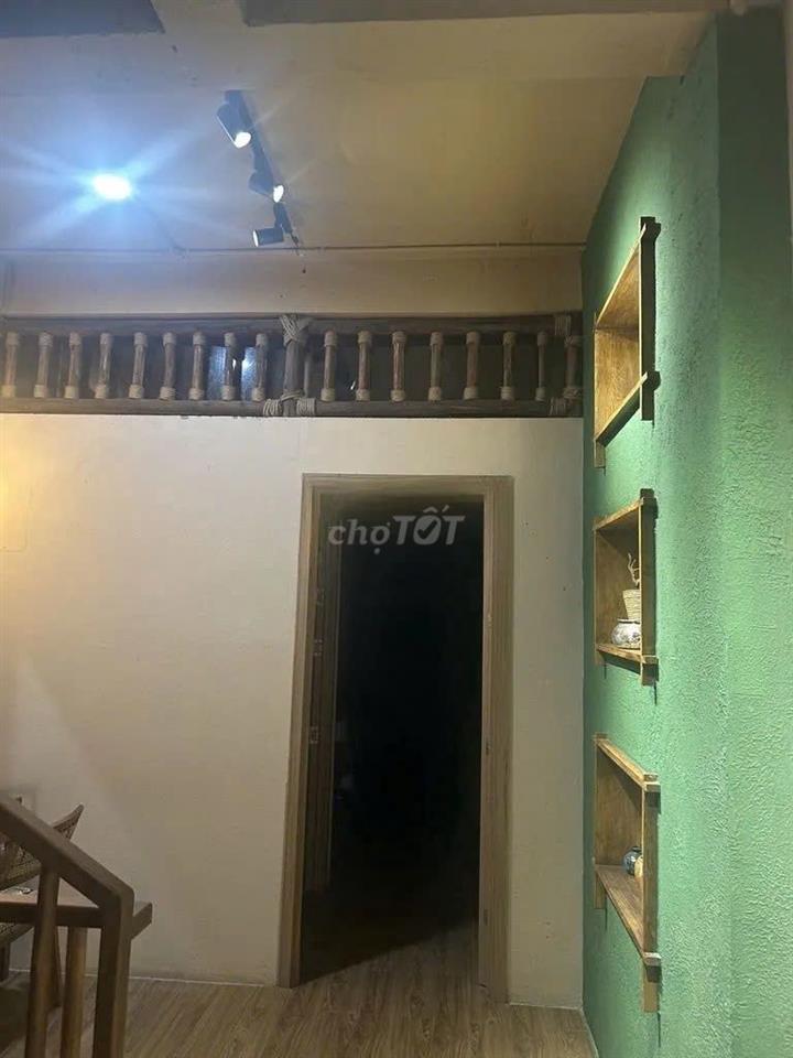 Cho thuê nhà mặt tiền CMT8, 3 tầng 4pn3wc, DTSD: 120m2, KD đa ngành