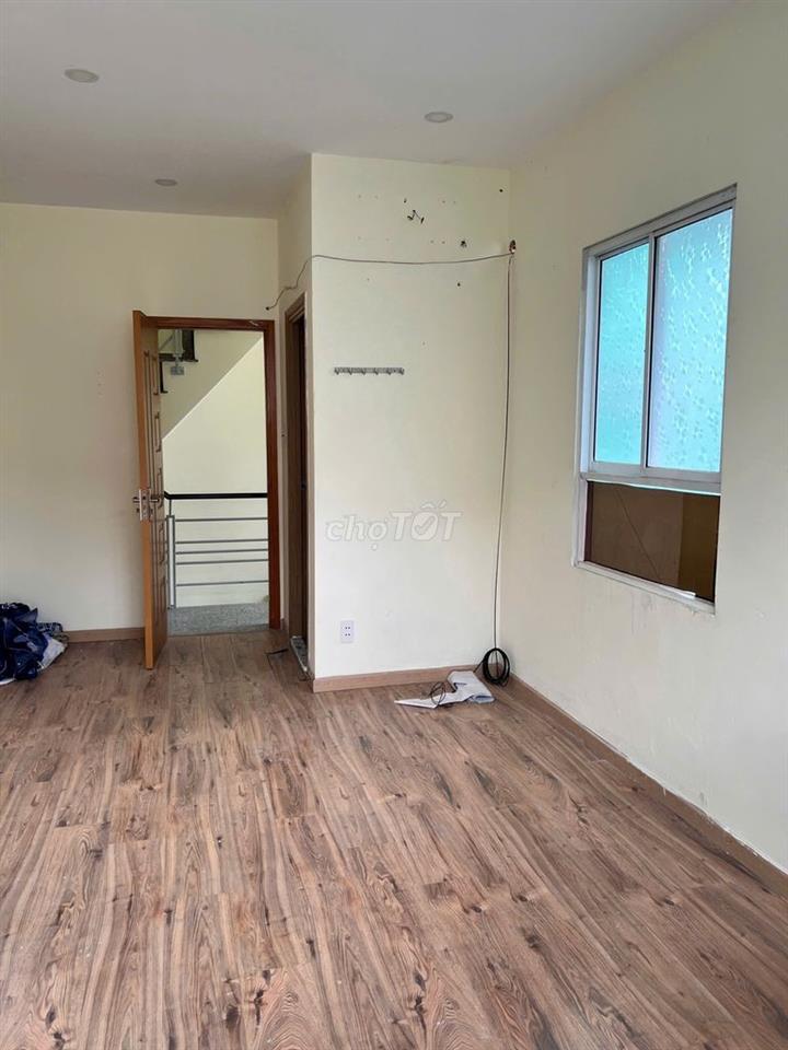 Cho thuê nhà Trần Văn Quang, 3 tầng, hẻm xe hơi, chỉ 10tr