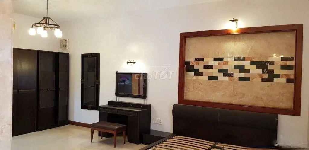 Cho thuê biệt thự Lạc Long Quân - 5 tầng - 9m x 13m (DTSD: 585m2) 