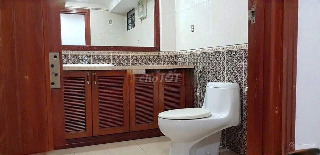 Cho thuê biệt thự Lạc Long Quân - 5 tầng - 9m x 13m (DTSD: 585m2) 