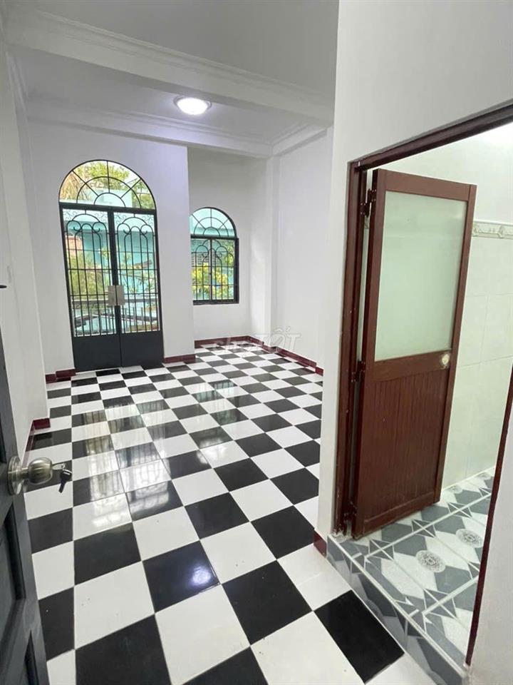 Cho thuê nhà mặt tiền Hoàng Xuân Nhị, 4 tầng 6pn6wc, Kd đa ngành