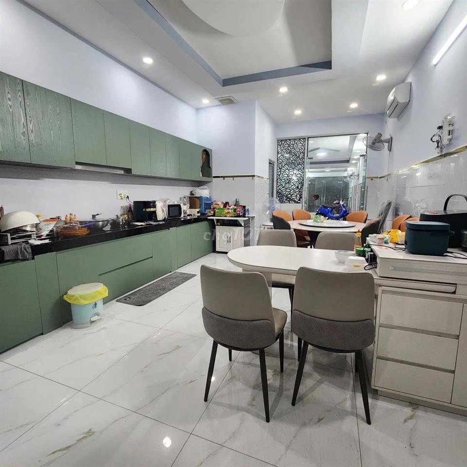 Cho thuê nhà mặt tiền Hoàng Văn Thụ, 4m x 30m, 4pn5wc