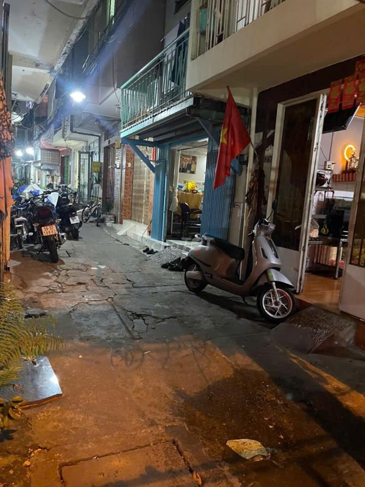 Cho thuê nhà 2 tâng Lạc Long Quân, 2pn1wc, chỉ 5.5tr
