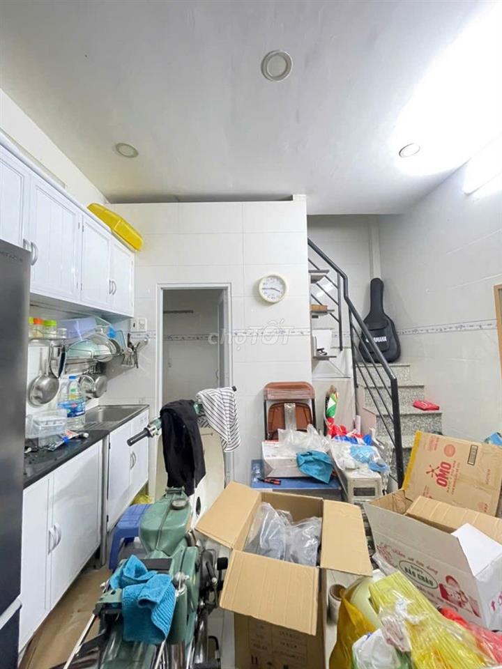 Cho thuê nhà 2 tâng Lạc Long Quân, 2pn1wc, chỉ 5.5tr