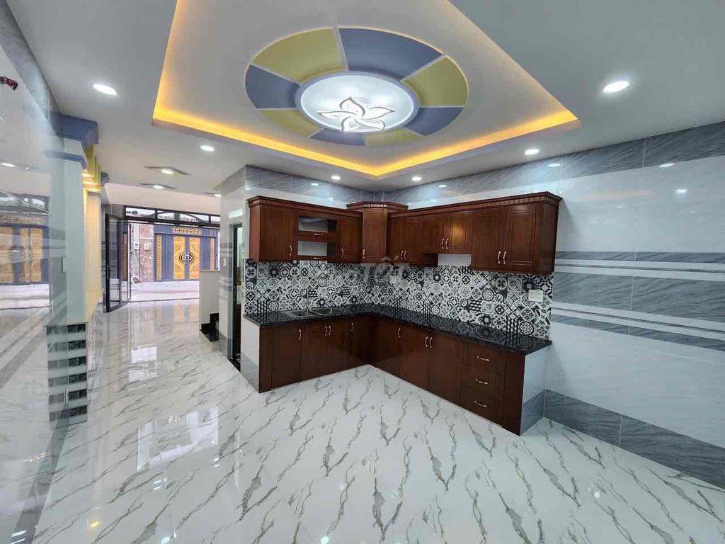 Nhà mới xây hiện đại, 3 lầu, 4 phòng ngủ