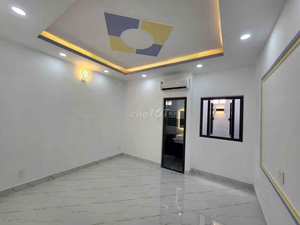 Nhà mới xây hiện đại, 3 lầu, 4 phòng ngủ