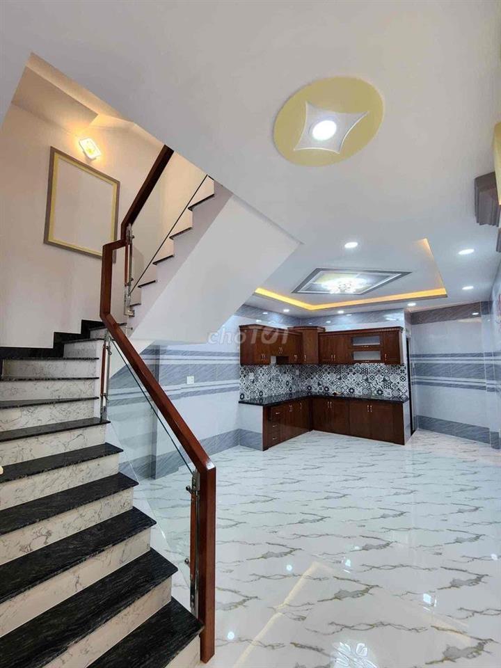 Nhà mới xây hiện đại, 3 lầu, 4 phòng ngủ