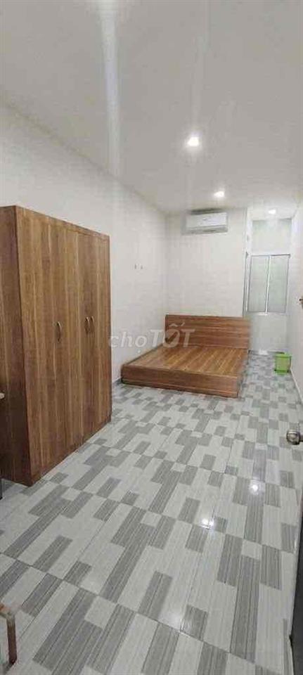Sát mặt tiền - trần bình trọng.bình thạnh 5pn 5wc - có máy lạnh