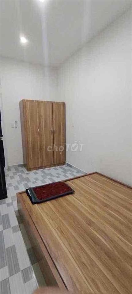 Sát mặt tiền - trần bình trọng.bình thạnh 5pn 5wc - có máy lạnh