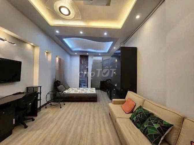Sát mặt tiền Lý Thái Tổ .Q10 . full nội thất . 3pn .ngang 4,2m