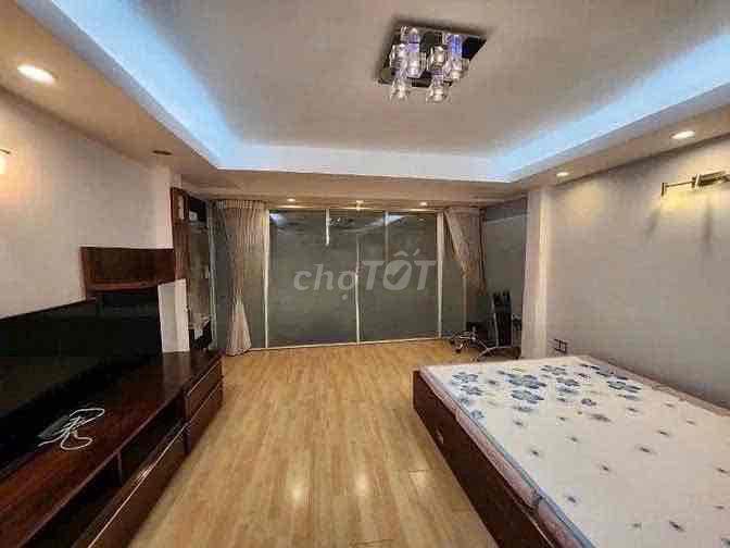 Sát mặt tiền Lý Thái Tổ .Q10 . full nội thất . 3pn .ngang 4,2m