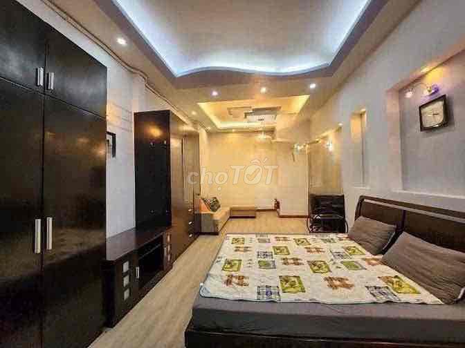 Sát mặt tiền Lý Thái Tổ .Q10 . full nội thất . 3pn .ngang 4,2m