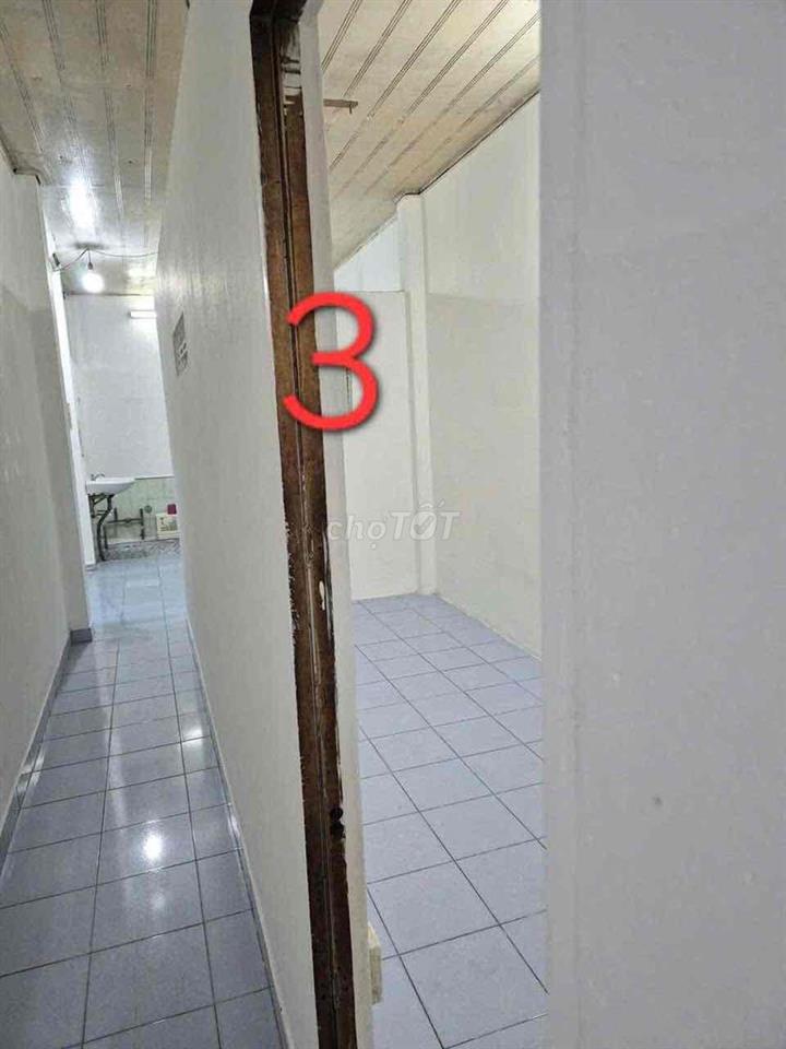 Sát mặt tiền An Bình . Quận 5 - 5pn - nở hậu L