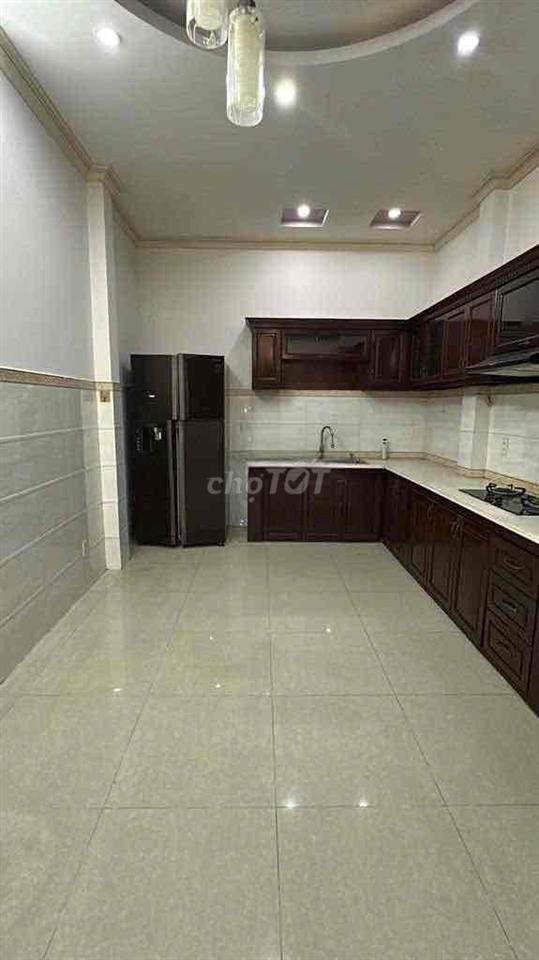 NC P11. tân bình 5pn 5wc - HXH - có sân thượng