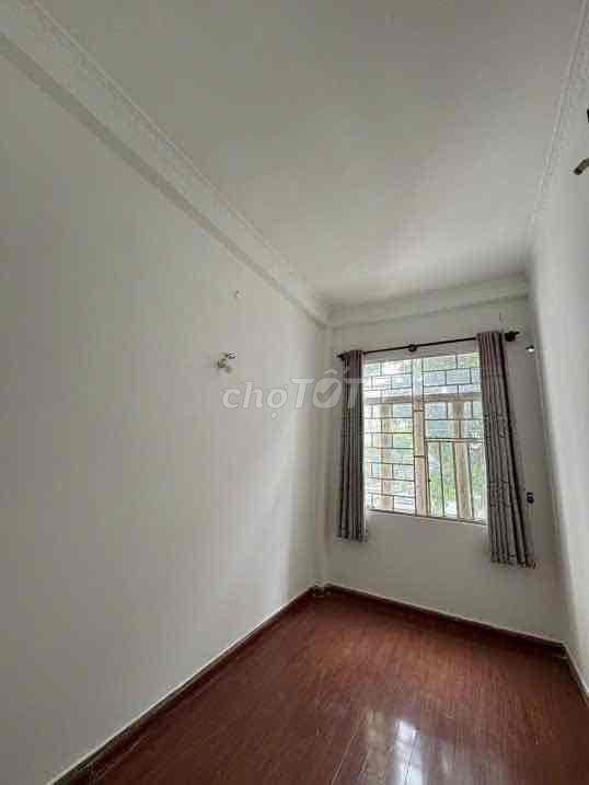NC Trường Chinh ! Tân Phú . Có vỉa hè ( 1 trệt 3 lầu) kd cải tạo tự do