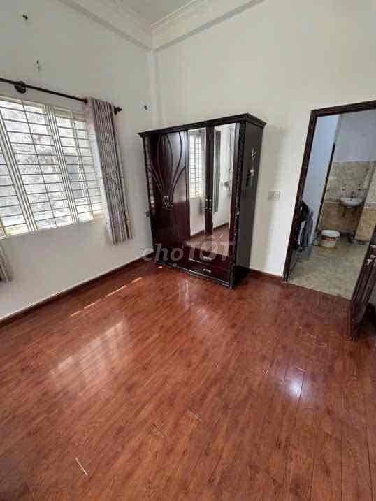 NC Trường Chinh ! Tân Phú . Có vỉa hè ( 1 trệt 3 lầu) kd cải tạo tự do