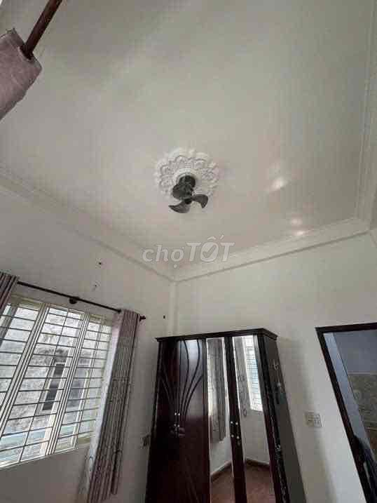 NC Trường Chinh ! Tân Phú . Có vỉa hè ( 1 trệt 3 lầu) kd cải tạo tự do