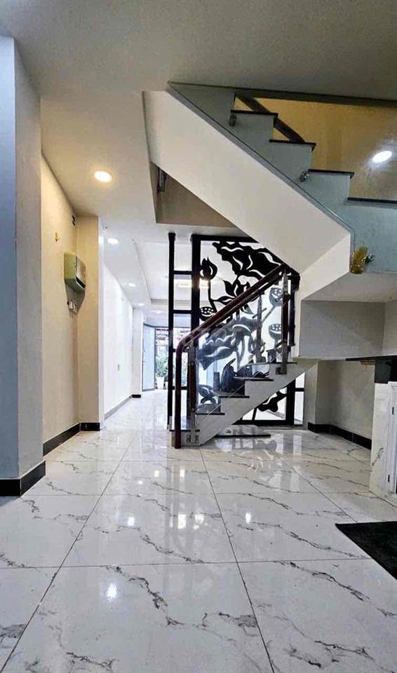 NC Quận 3 ( 3pn - có nội thất ) hxh - kd tụ do