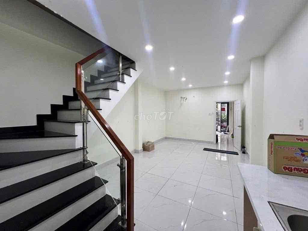 NGUYÊN CĂN HẺM XE HƠI 1 TRỆT 1 LẦU NGUYỄN KHẮC NHU Q1