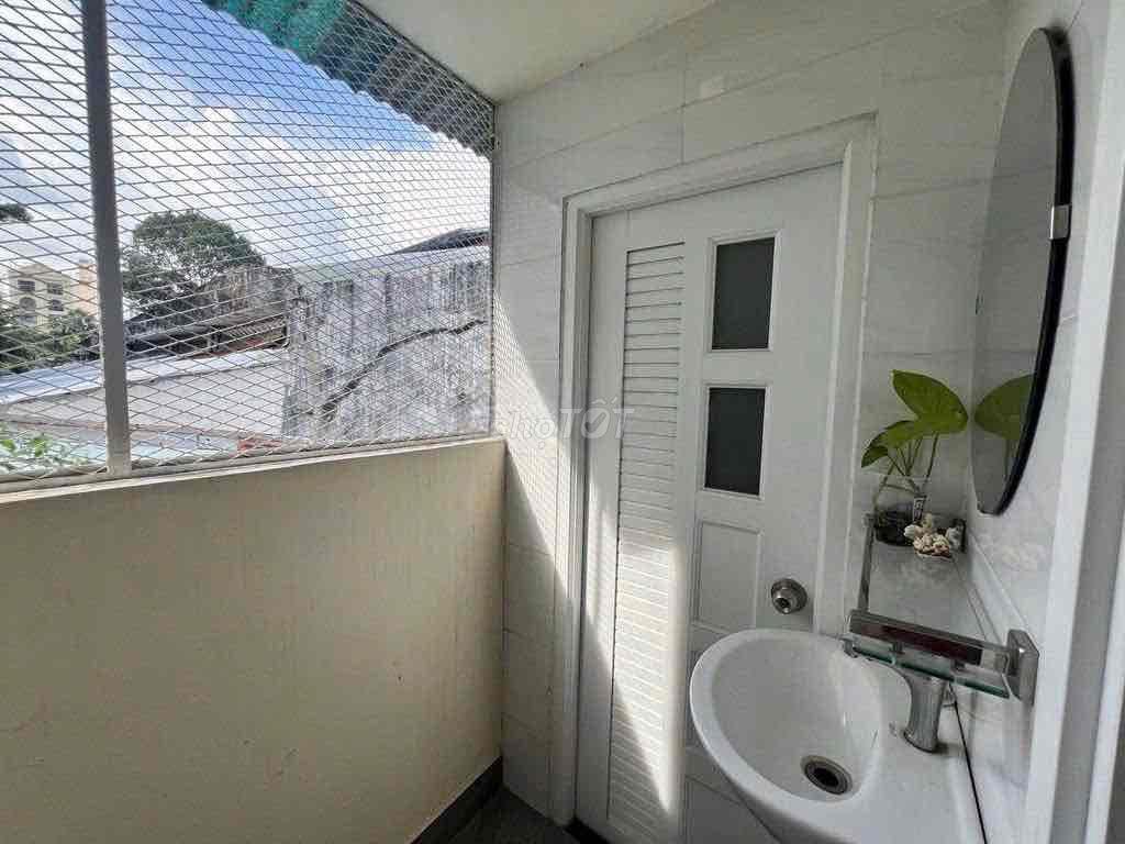NGUYÊN CĂN HẺM XE HƠI 1 TRỆT 1 LẦU NGUYỄN KHẮC NHU Q1