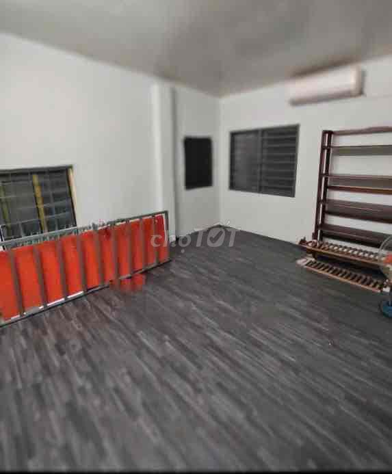 NHÀ 1 TRỆT 1 LẦU CÓ MÁY LẠNH CÁCH MẠNG THÁNG TÁM Q3