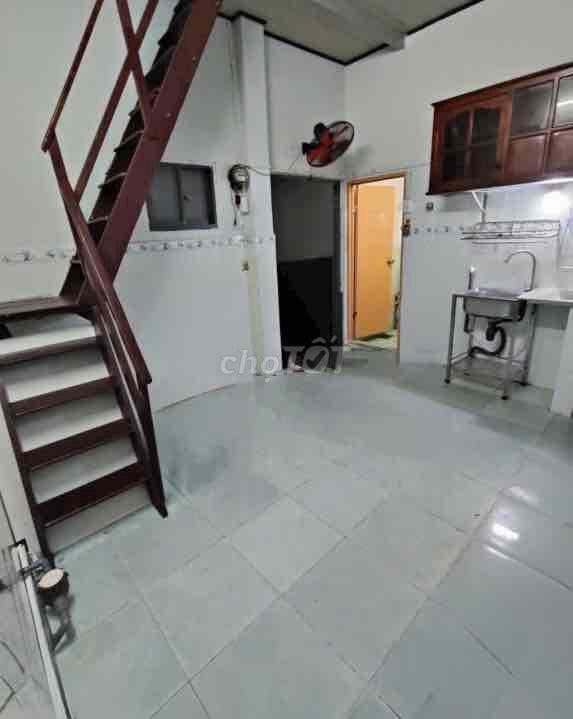 NHÀ 1 TRỆT 1 LẦU CÓ MÁY LẠNH CÁCH MẠNG THÁNG TÁM Q3