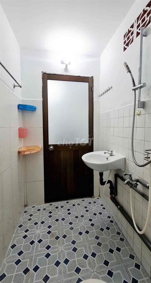 NHÀ 1 TRỆT 1 LẦU CÓ MÁY LẠNH CÁCH MẠNG THÁNG TÁM Q3