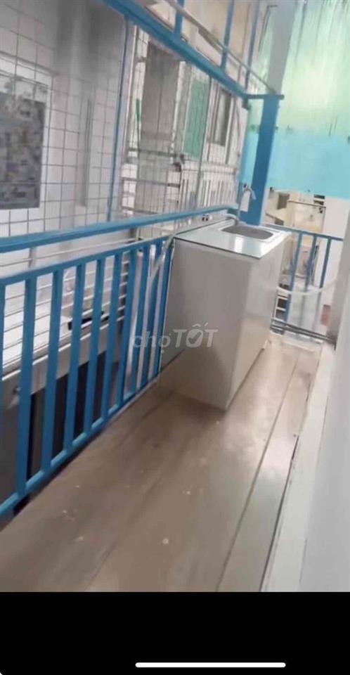 PHÒNG LẦU 2 BAN CÔNG BẾP TÁCH LÝ THÁI TỔ Q3 GIỜ TỰ DO KO CHUNG CHỦ