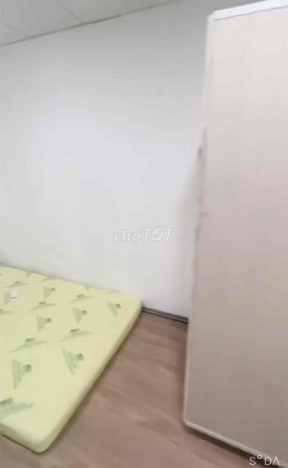 PHÒNG LẦU 2 BAN CÔNG BẾP TÁCH LÝ THÁI TỔ Q3 GIỜ TỰ DO KO CHUNG CHỦ