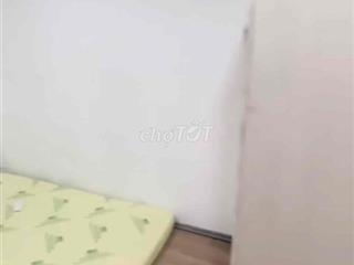 PHÒNG LẦU 2 BAN CÔNG BẾP TÁCH LÝ THÁI TỔ Q3 GIỜ TỰ DO KO CHUNG CHỦ