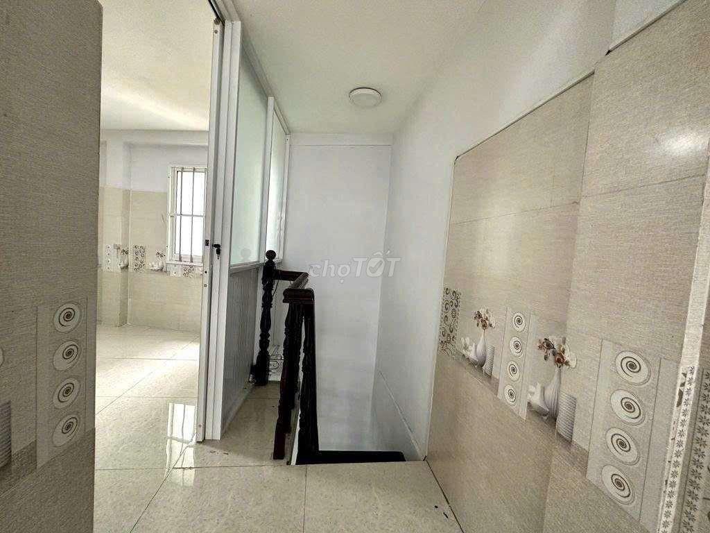 Nhà mới đẹp xinh, 2pn, dt sử dụng 75m2, 3tầng  chỉ 8tr