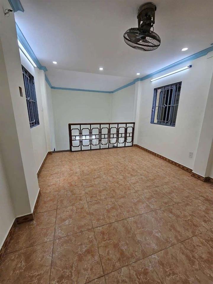 Cho thuê nhà 3pn, 3tầng, 2wc. khu bàn cờ Q3, giá chỉ 9 triệu/tháng tl