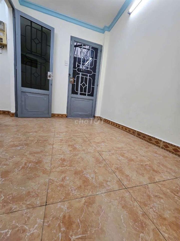 Cho thuê nhà 3pn, 3tầng, 2wc. khu bàn cờ Q3, giá chỉ 9 triệu/tháng tl