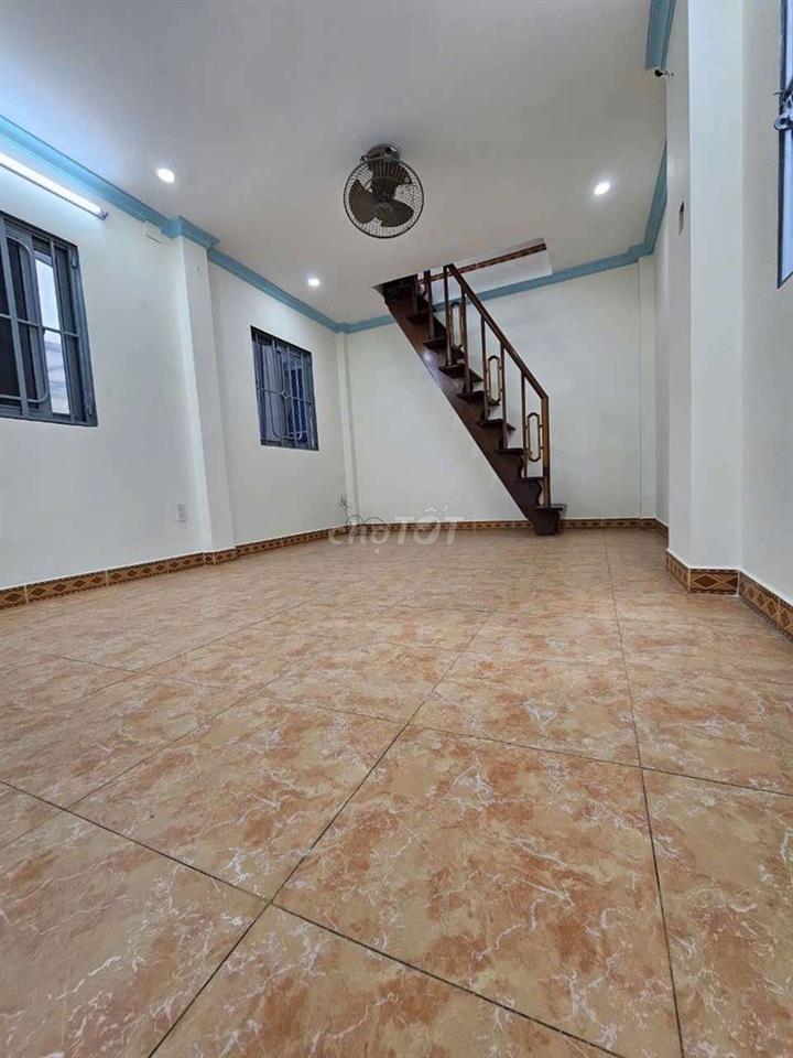 Cho thuê nhà 3pn, 3tầng, 2wc. khu bàn cờ Q3, giá chỉ 9 triệu/tháng tl
