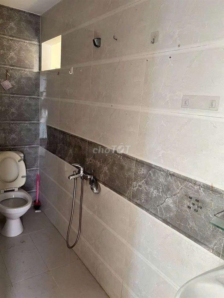 Nhà 1 trệt, 2lầu, DT 80m2, hẻm rộng, kd online OK 