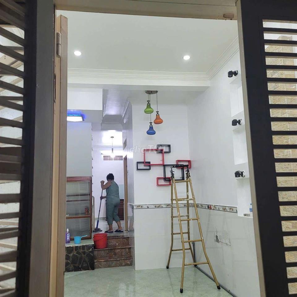 nhà 2PN 2WC giá rẻ 9 TR. Bình Thạnh 