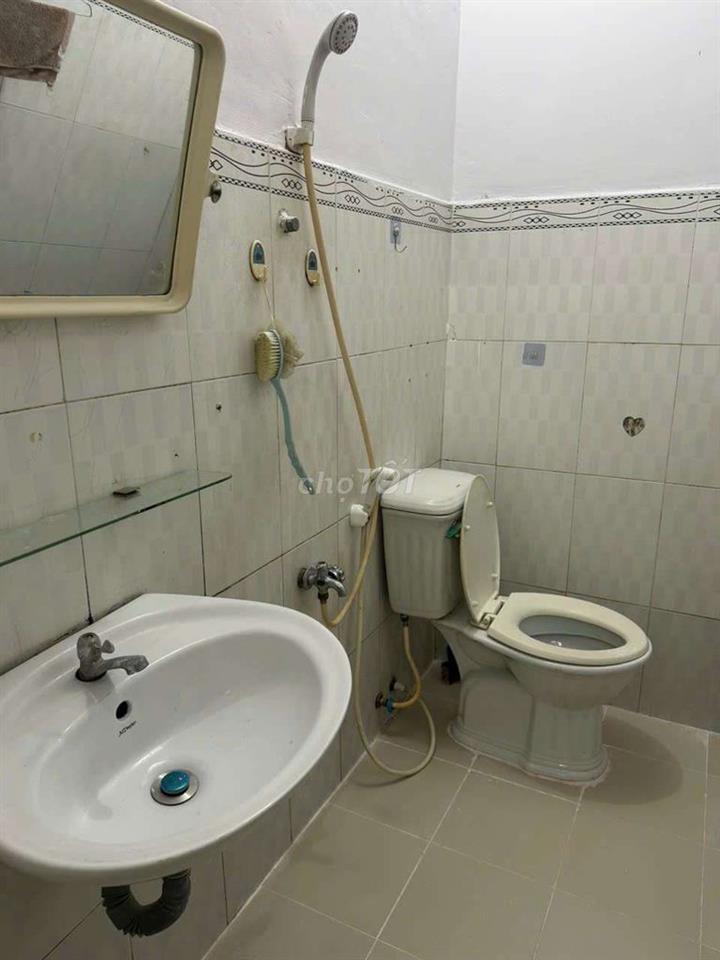 Nhà 61 M2, chỉ 8 TR ngay Q3