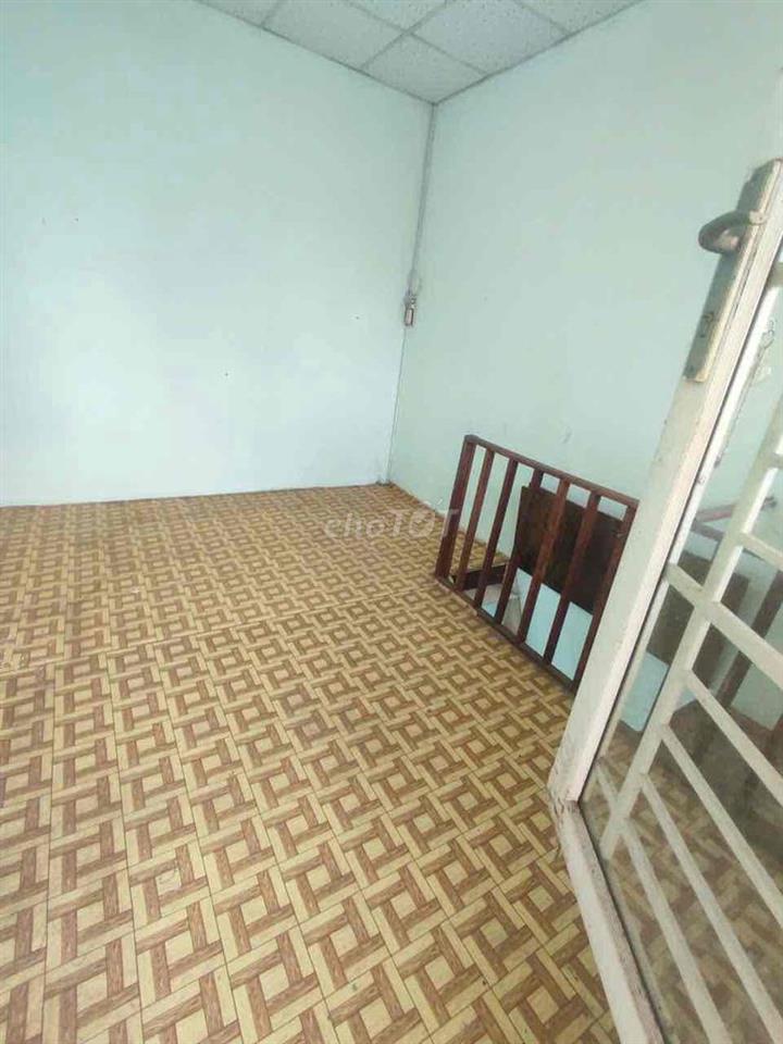 NHÀ HẼM XE 3 GÁC CMT8-P.11-Q3