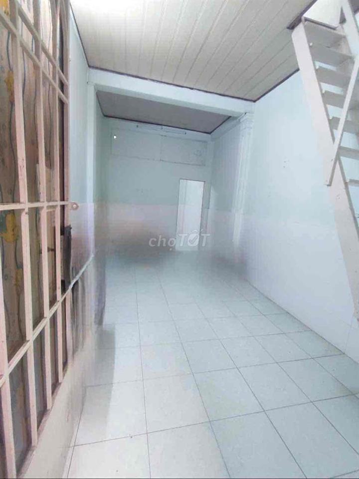 NHÀ HẼM XE 3 GÁC CMT8-P.11-Q3